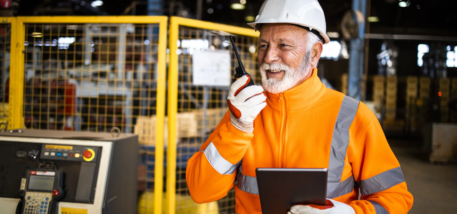 Profissional da NSA Soluções em atendimento técnico industrial